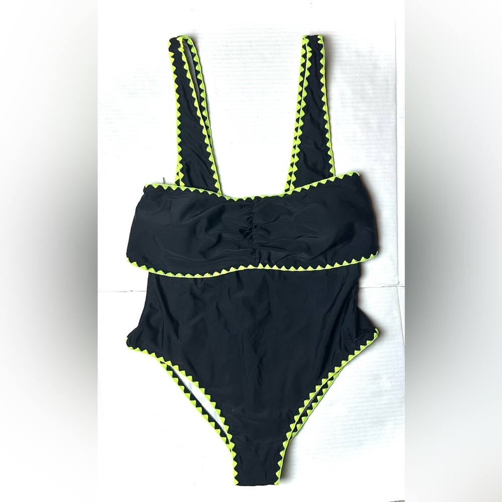 Beachsissi Womens Large 2 Piece Neon Green Black Tank Bikini Top NWT Swim Beach